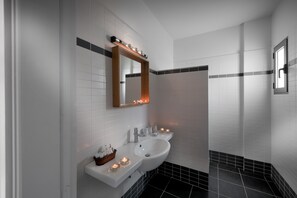 Grand Villa, 2 Bedrooms, Private Pool | Bathroom | Shower, hair dryer, bathrobes, slippers