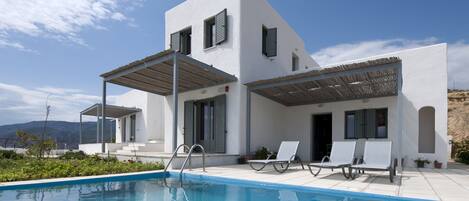 Villa Grand, 2 habitaciones, alberca privada | Tabla de planchar con plancha, cunas gratuitas y wifi gratis