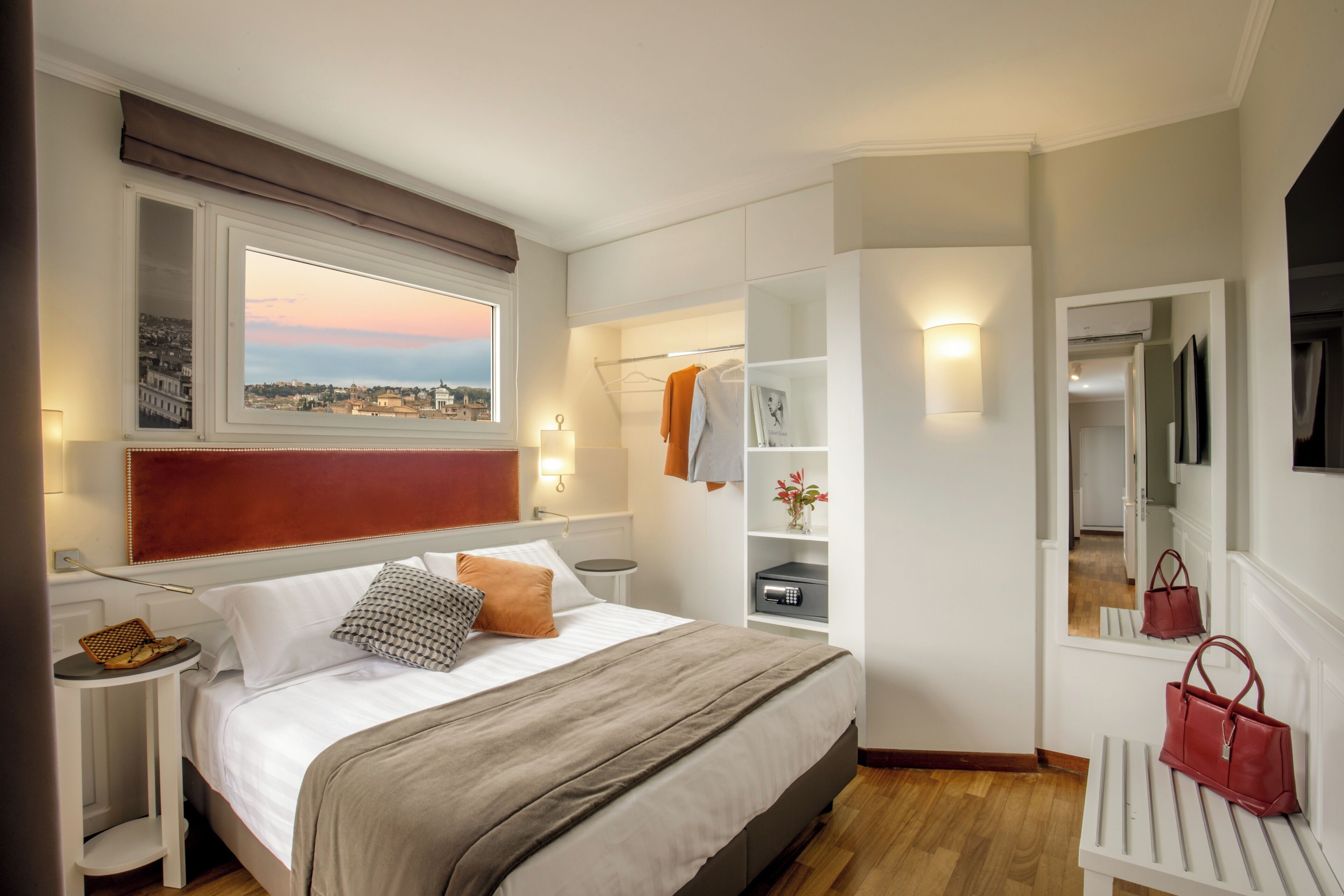 Penthouse, 2 habitaciones, vista a la ciudad | Ropa de cama de alta calidad, camas con efecto memoria y minibar 