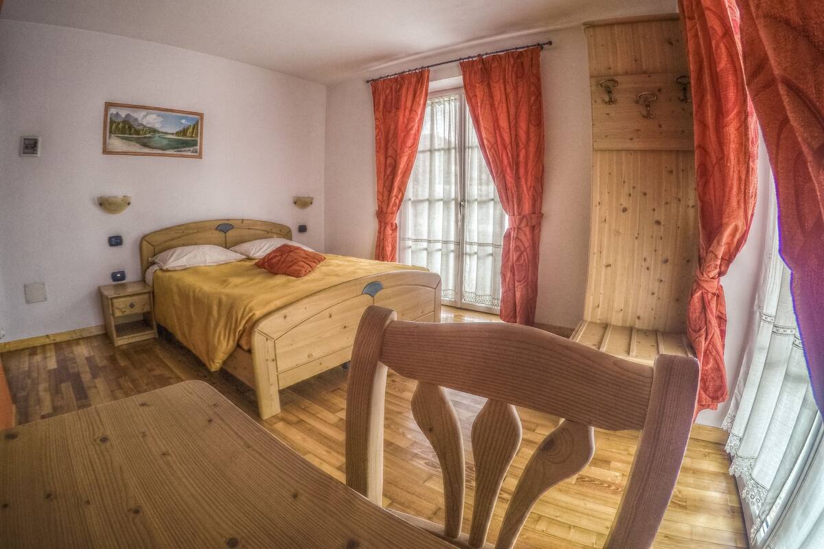 Desk, cots/infant beds, rollaway beds, free WiFi