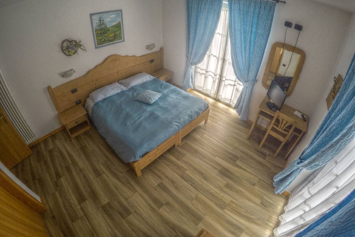 Desk, cots/infant beds, rollaway beds, free WiFi