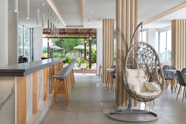 Bar (on property) - Rose Hotel Faliraki (Rhodes)