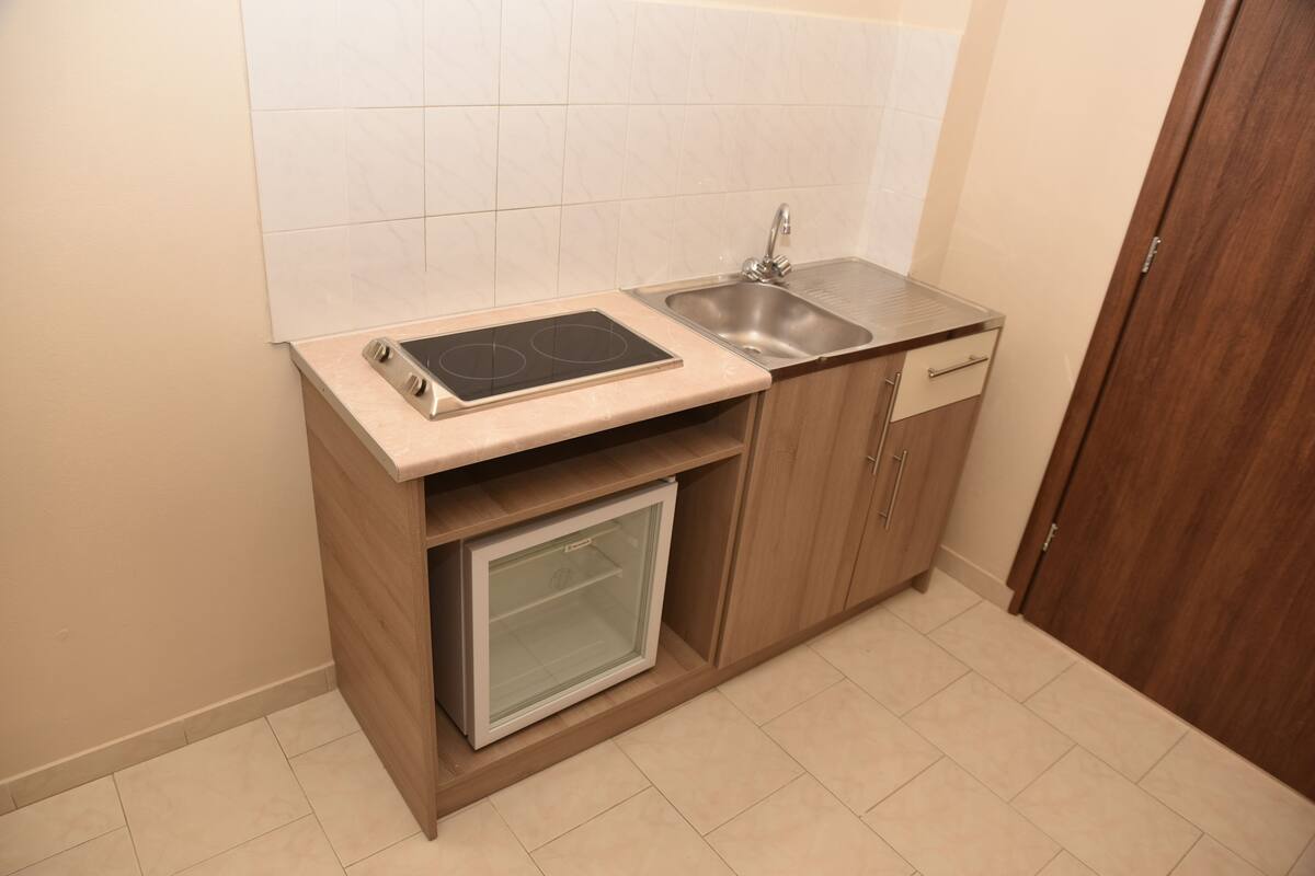 blackout curtains, free wifi, bed sheets