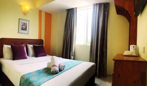 Deluxe with Window | Skrivbord, gratis wi-fi och sÀngklÀder