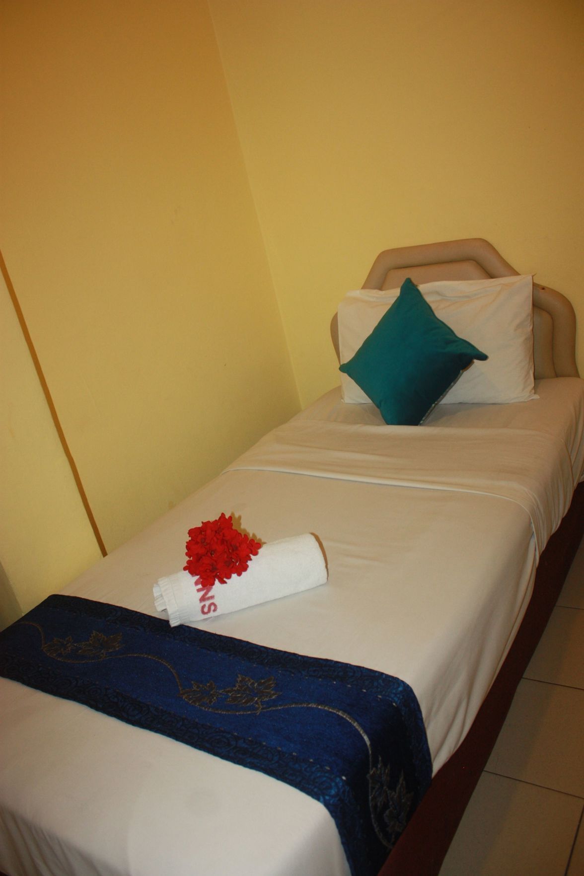 Desk, free WiFi, bed sheets