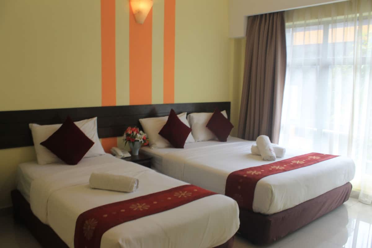 Kamar Keluarga (Family 3 Window) | Meja kerja, Wi-Fi gratis, dan seprai linen