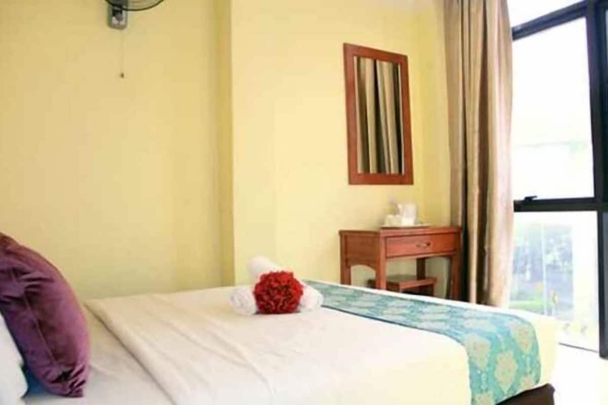Desk, free WiFi, bed sheets
