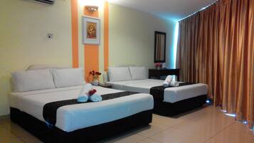 Family 4 Window - Connecting Room | Desk, free WiFi, bed sheets
