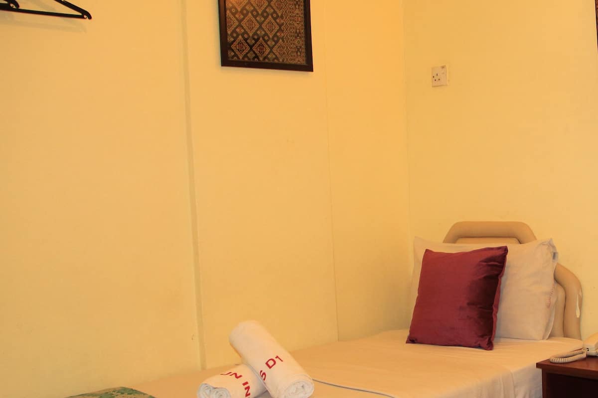 Desk, free WiFi, bed sheets
