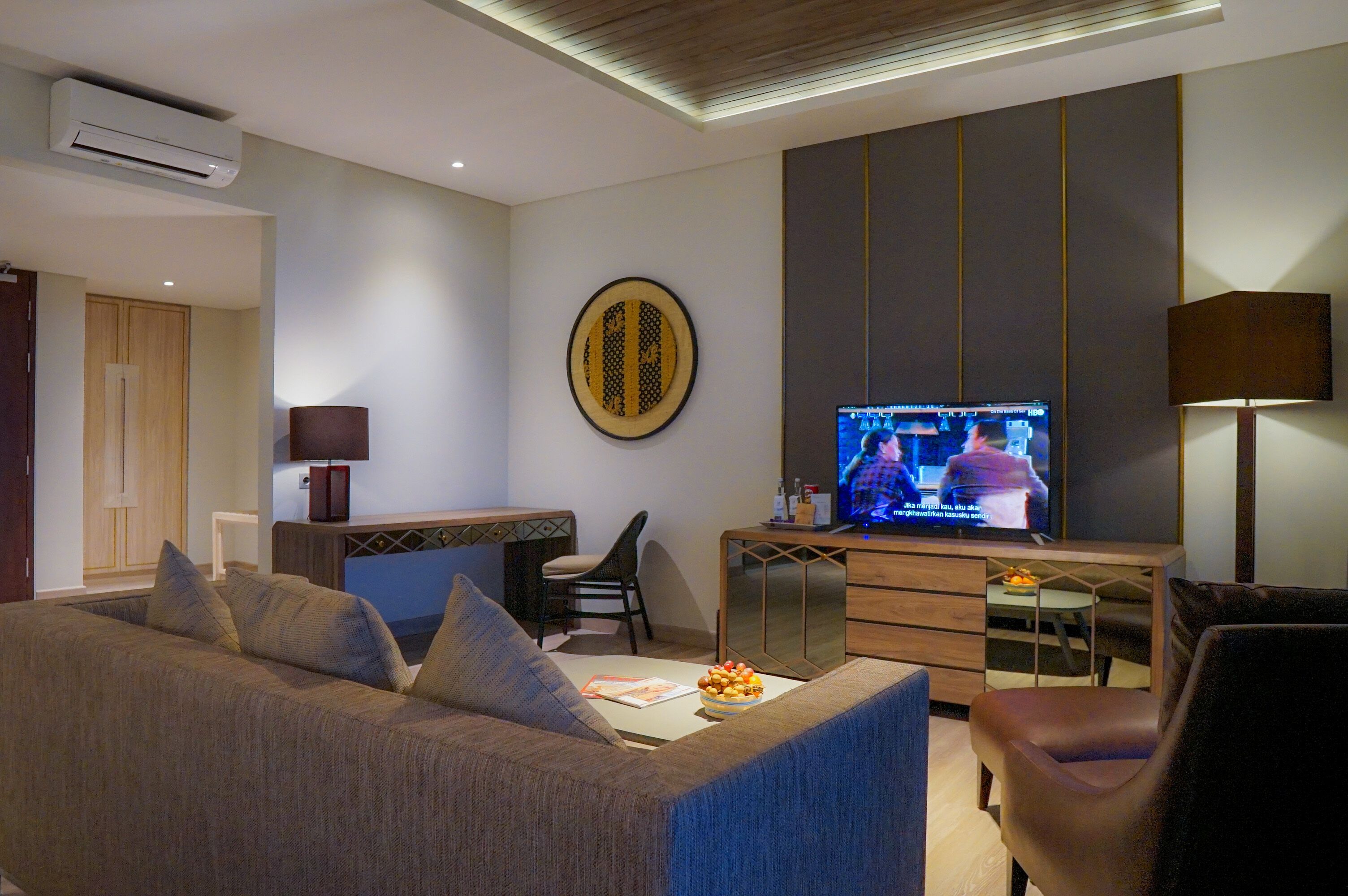 ocean suite | living area | 20-inch flat-screen tv with cable channels, tv