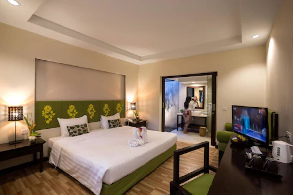 In-room safe, desk, laptop workspace, iron/ironing board (on request)