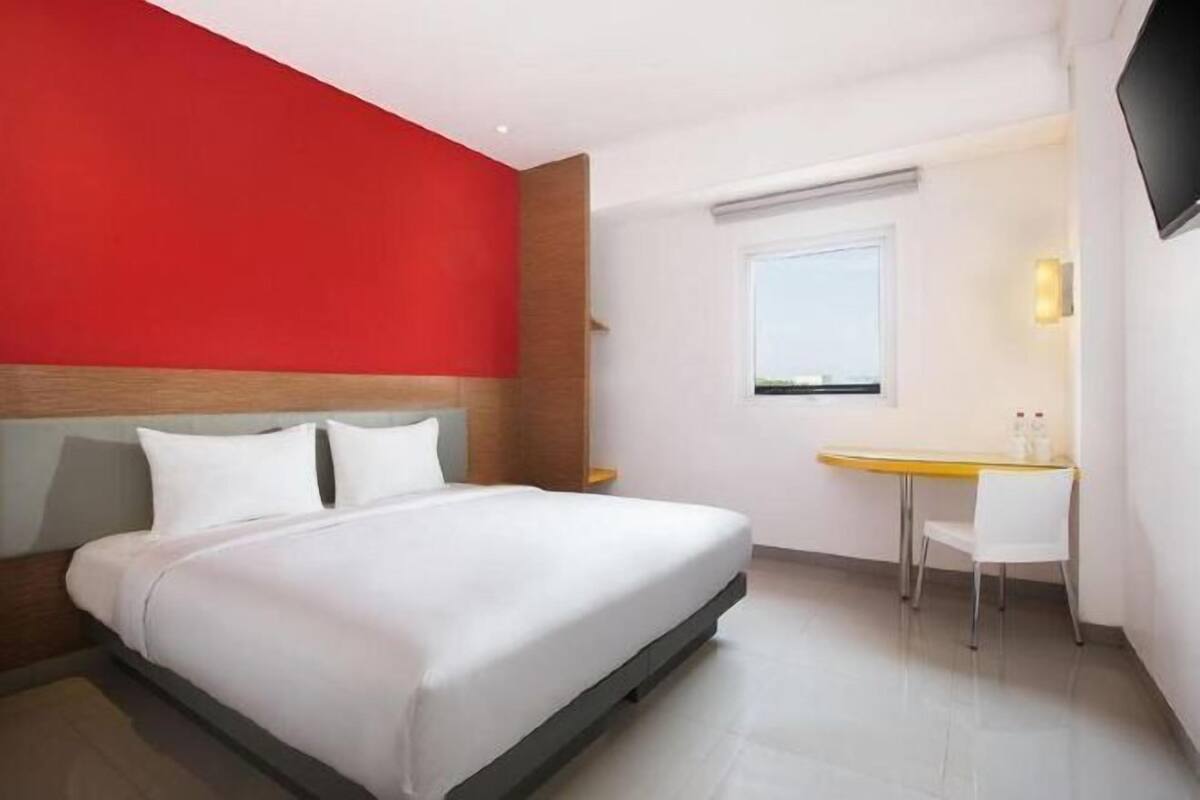 In-room safe, free WiFi, bed sheets