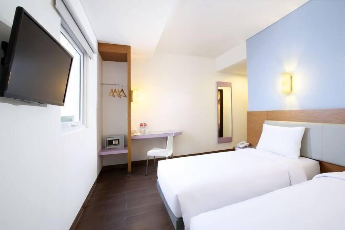 In-room safe, free WiFi, bed sheets