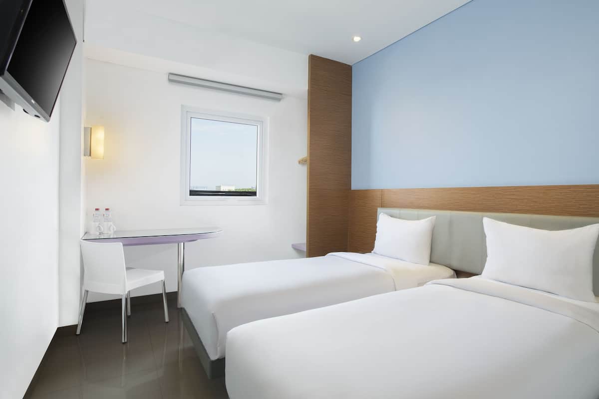 In-room safe, free WiFi, bed sheets