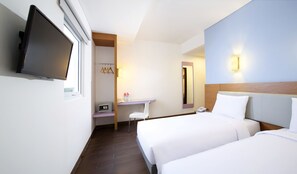 Smart Room Queen  | In-room safe, free WiFi, bed sheets