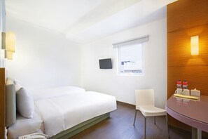 In-room safe, free WiFi, bed sheets - Amaris Hotel Madiun (Madiun)