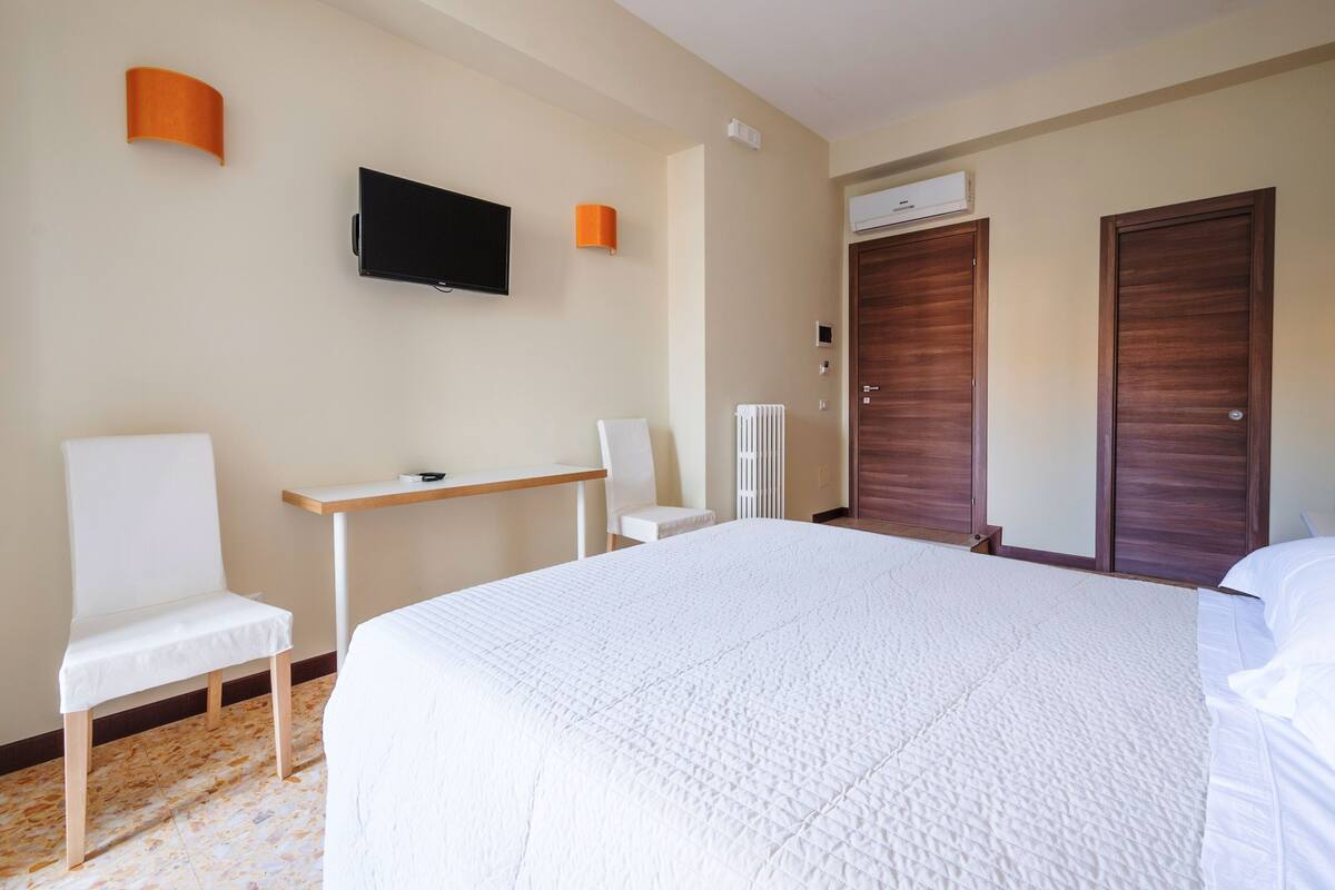Triple Room | Premium bedding, minibar (free items), desk, cribs (free)