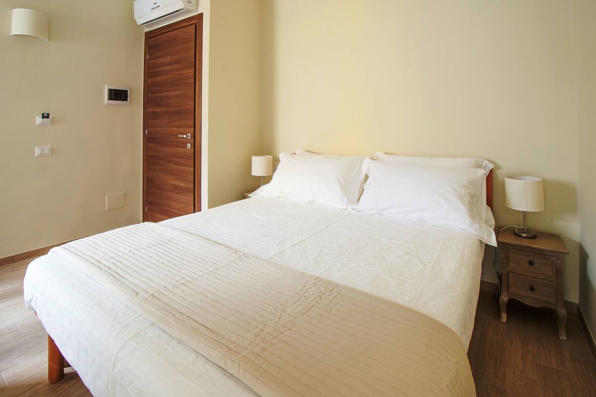 Double Room | Premium bedding, minibar (free items), desk, cribs (free)