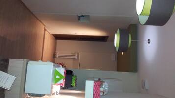 Hochwertige Bettwaren, kostenlose Minibar, Schreibtisch