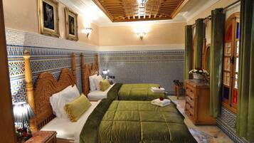 Deluxe Twin Room, 1 Bedroom | In-room safe, free WiFi