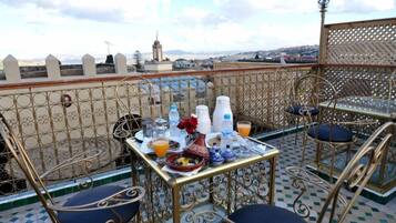 Ilmainen päivittäinen mannermainen aamiainen