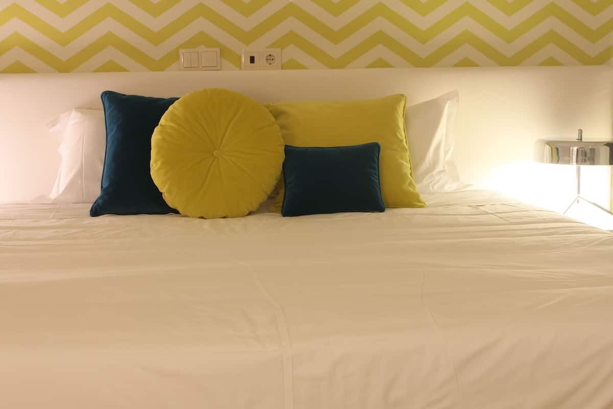 WiFi (free), bed sheets