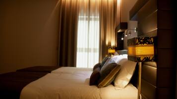 Habitación superior con 1 cama doble o 2 individuales | Wifi gratis y ropa de cama