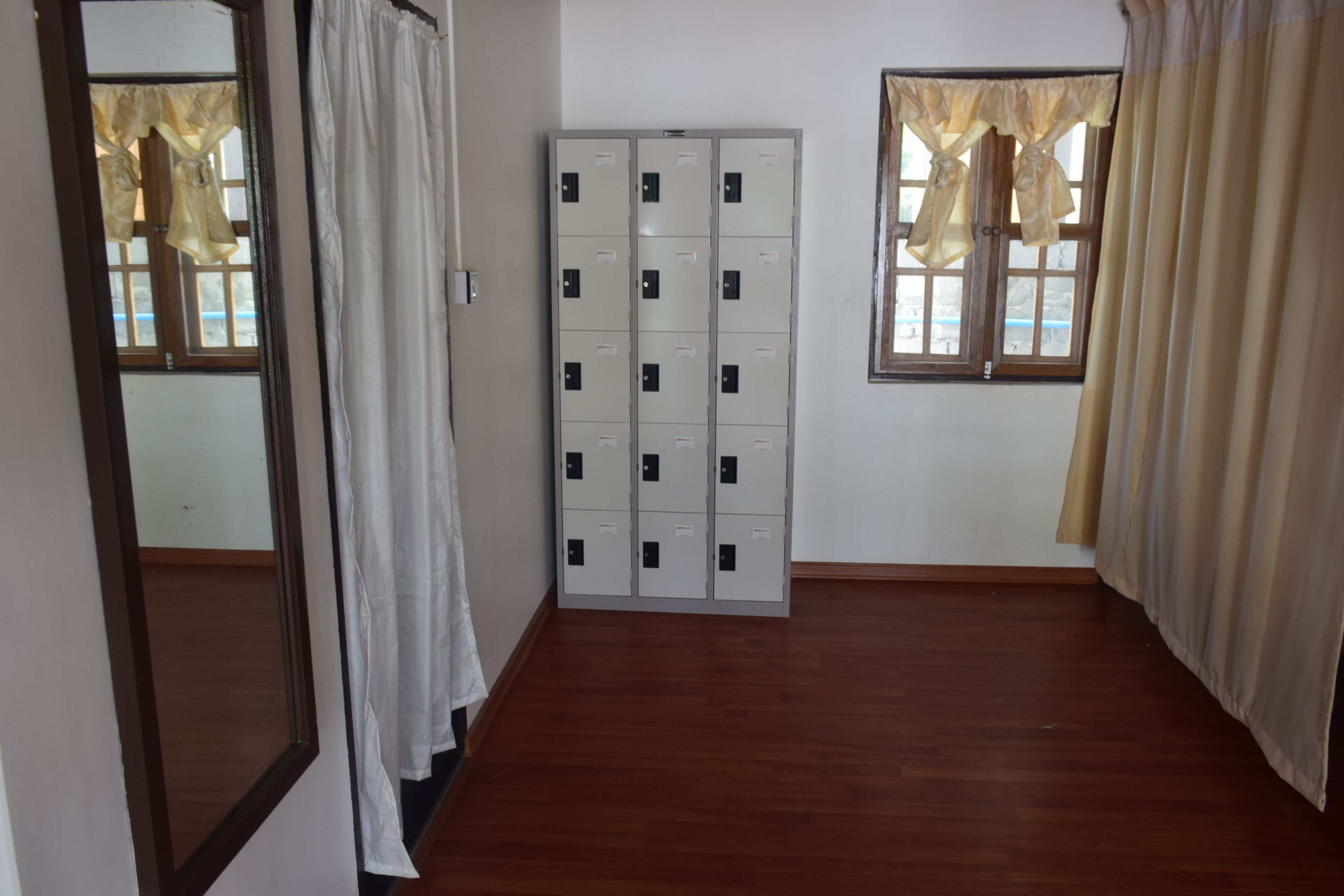 comfort shared dormitory, mixed dorm, ensuite | minibar, in-room safe, desk, blackout curtains