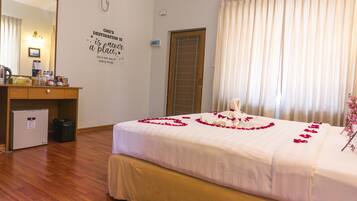 Deluxe Double or Twin Room, 1 Double or 2 Twin Beds, Bathtub, Courtyard View | Minibar, in-room safe, desk, blackout drapes