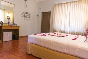 Deluxe Double or Twin Room, 1 Double or 2 Twin Beds, Bathtub, Courtyard View | Minibar, in-room safe, desk, blackout drapes