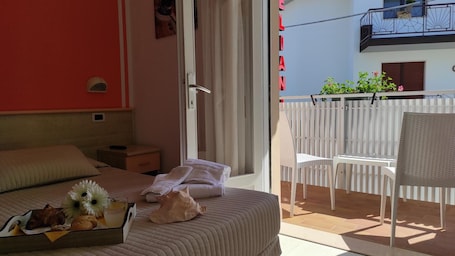 In-room safe, desk, free cribs/infant beds, free WiFi. Hotel Eliani
