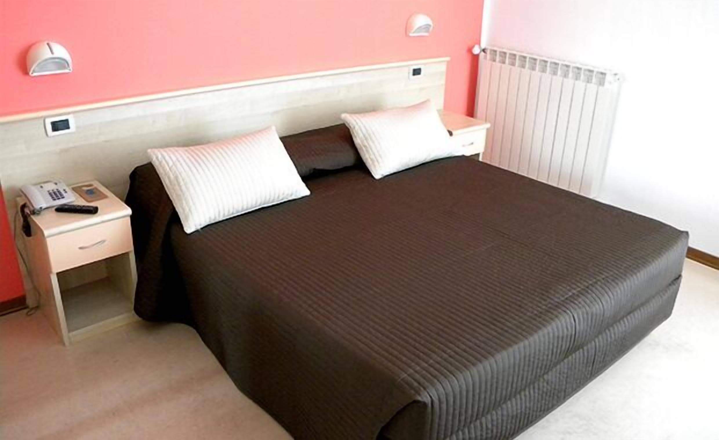 quadruple room, balcony | in-room safe, desk, free cots/infant beds, free wifi