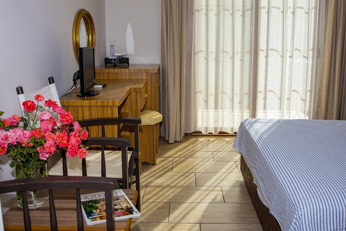 1 bedroom, premium bedding, minibar, in-room safe