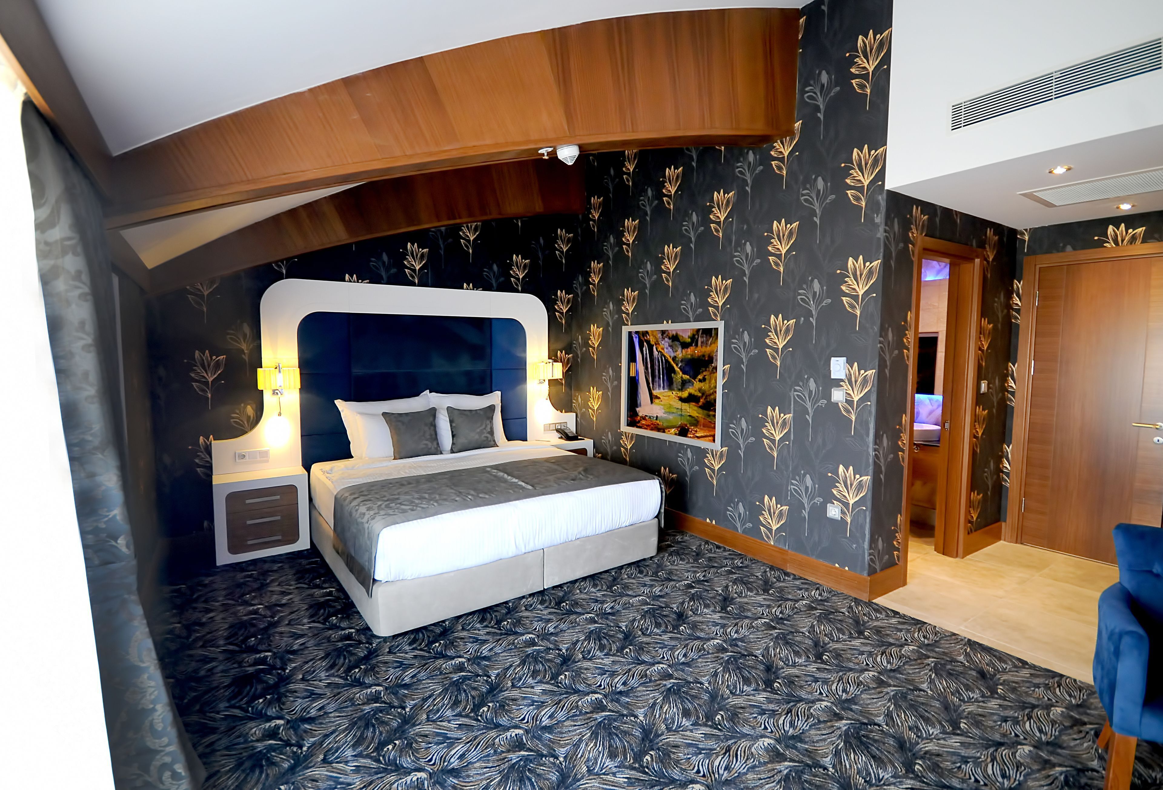 Hochwertige Bettwaren, Minibar, Zimmersafe, Schreibtisch