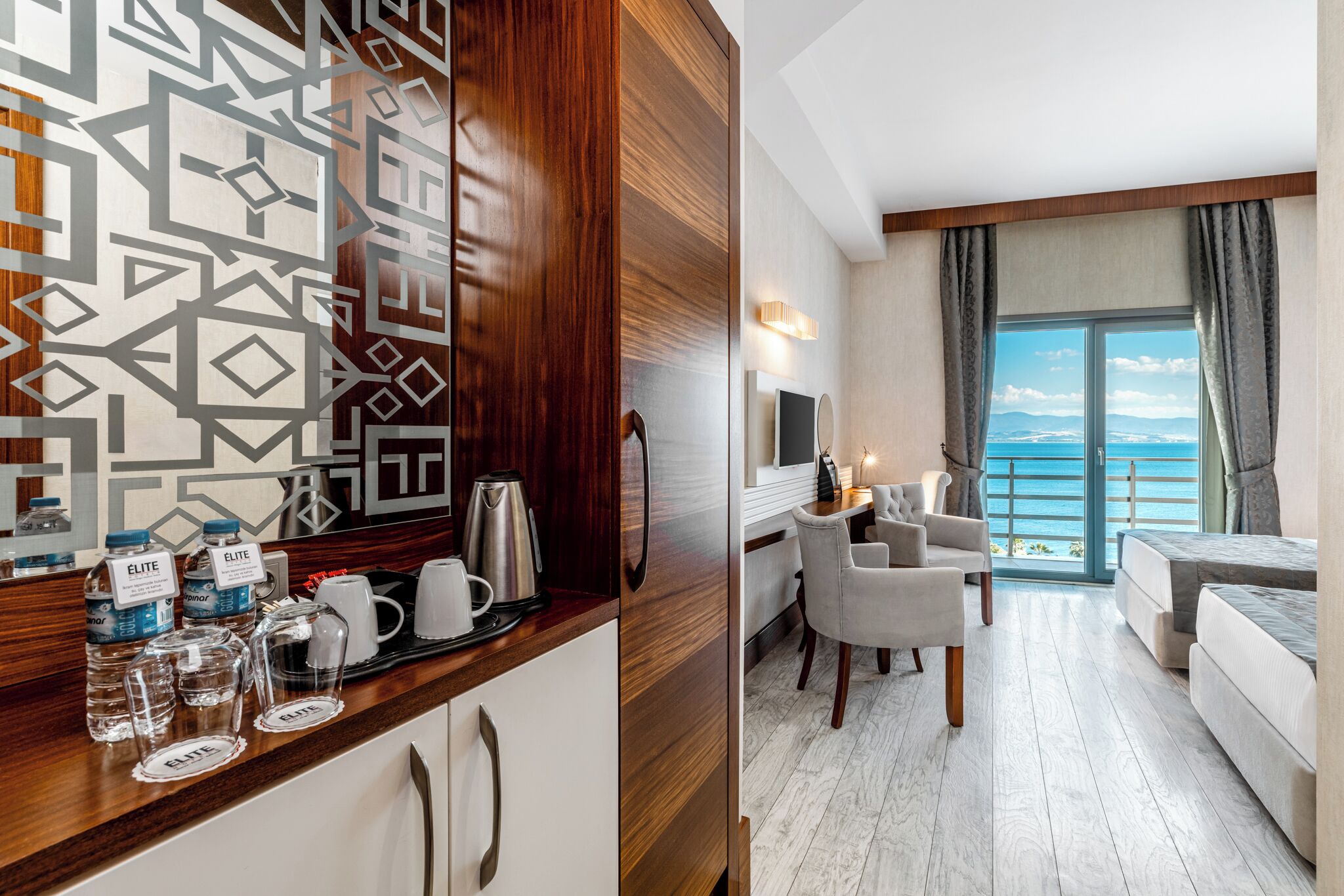 Standard Triple Room | Living area | Flat-screen TV