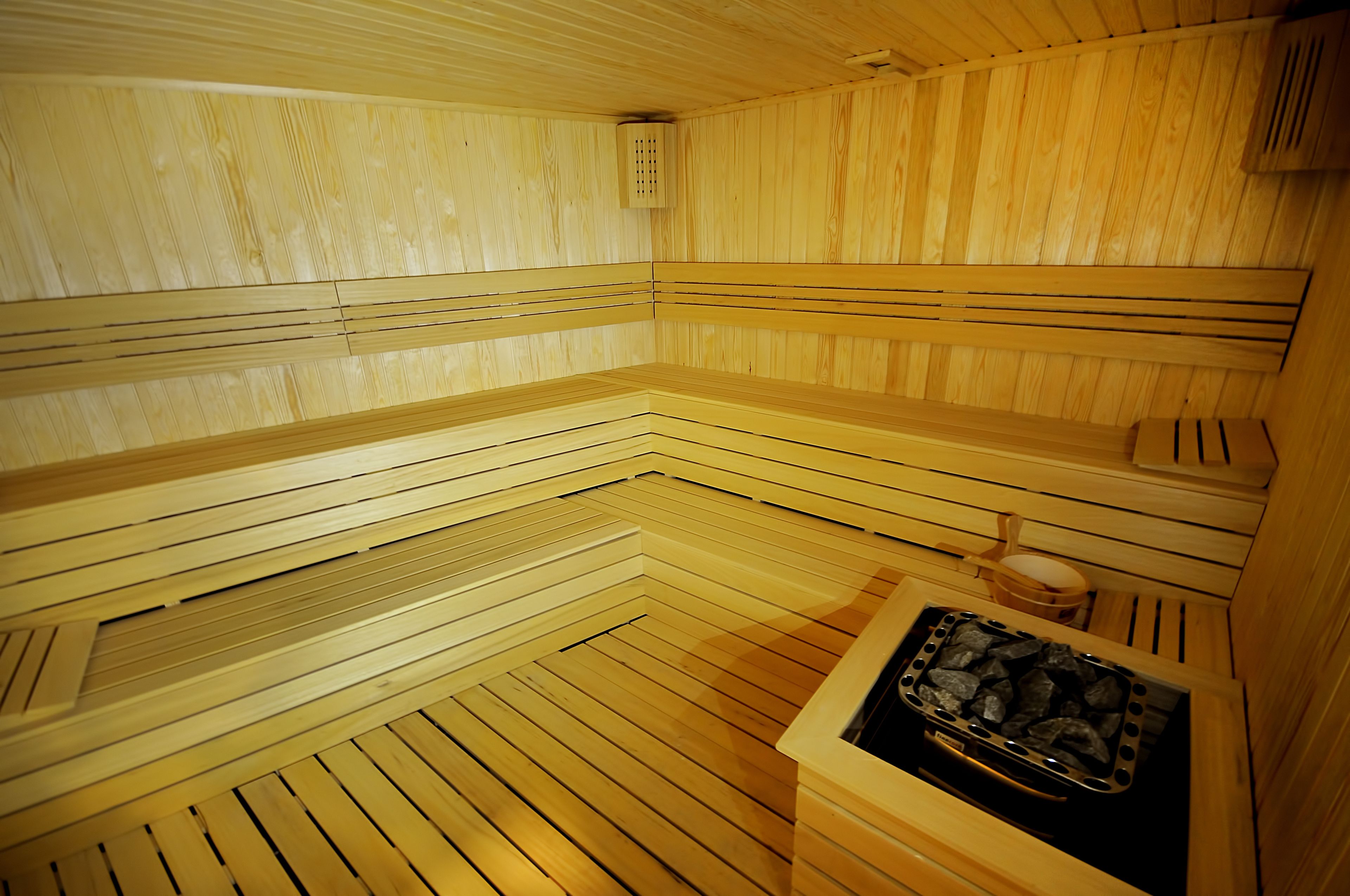 sauna, steam room, turkish bath/hammam, massages