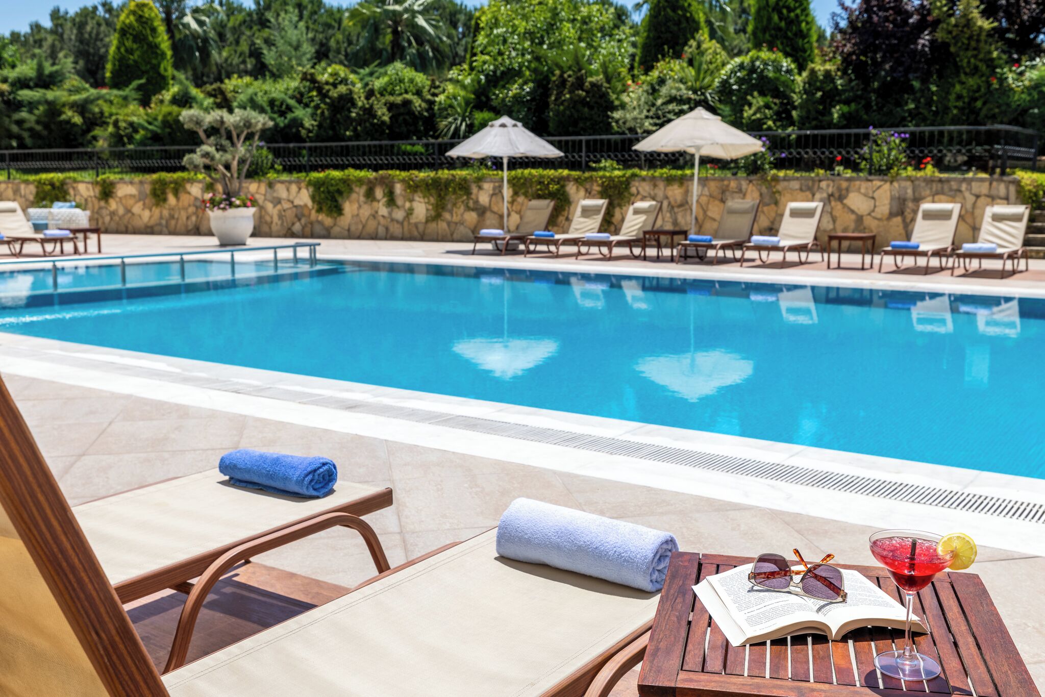Indoor pool, seasonal outdoor pool, free cabanas, pool umbrellas