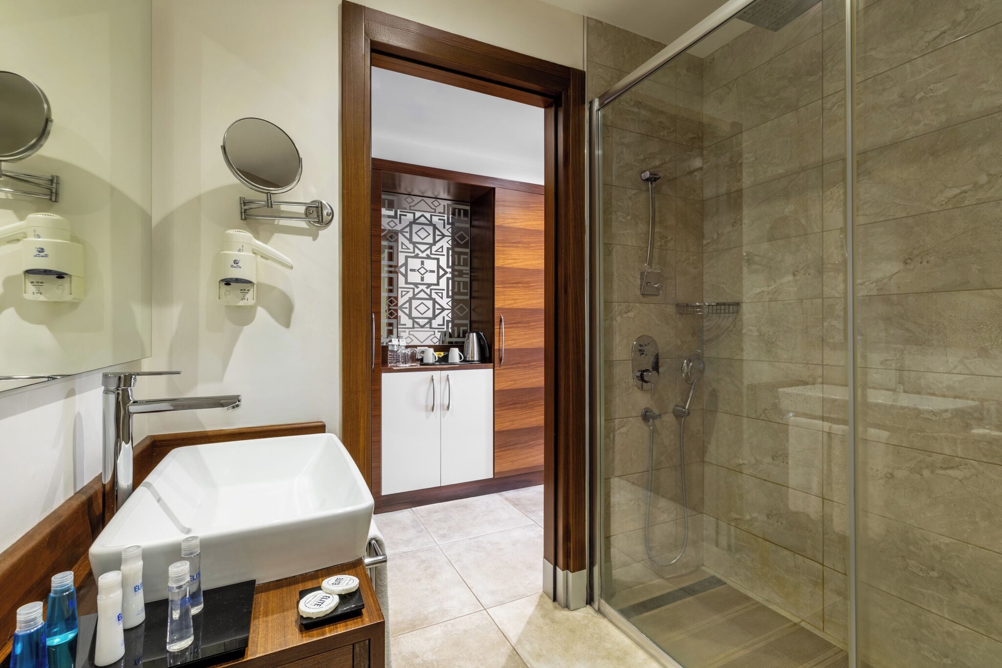 Standard Triple Room | Premium bedding, minibar, in-room safe, desk