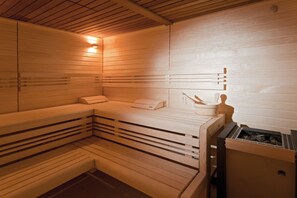 Sauna, hot tub