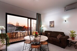 Télévision à écran plat de 40 pouces avec chaßnes numériques, télévision