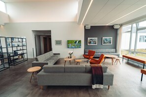 Lobby sitting area - Geo Hotel Grindavik (Grindavik)