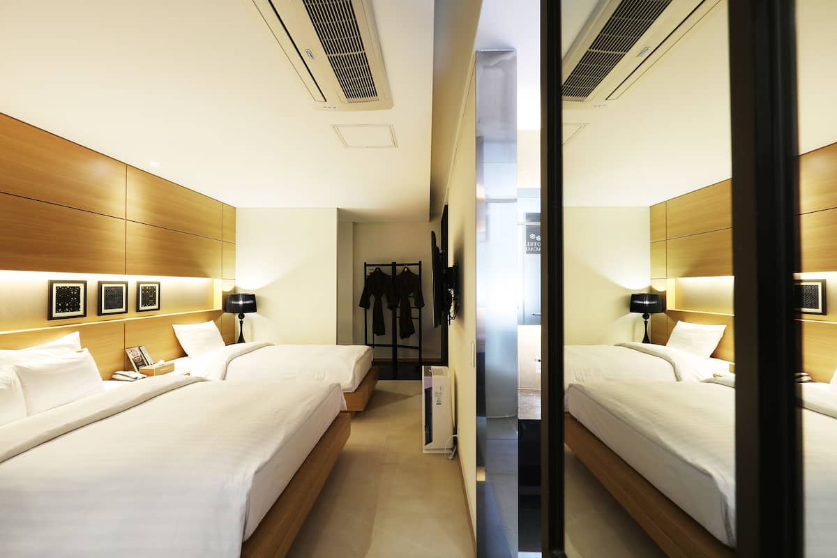 Deluxe Twin (Air purifier) | 1 bedroom, down comforters, blackout drapes, free WiFi