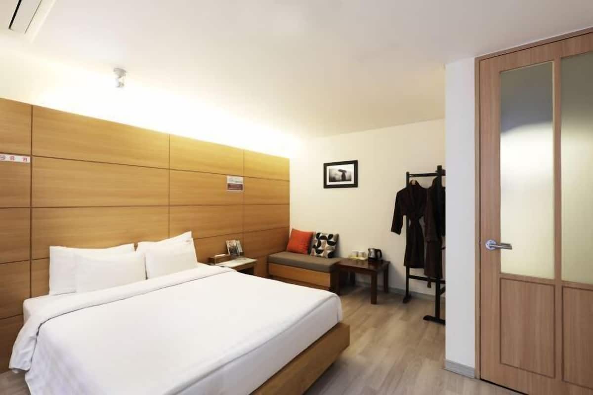 1 bedroom, down duvets, blackout curtains, free WiFi