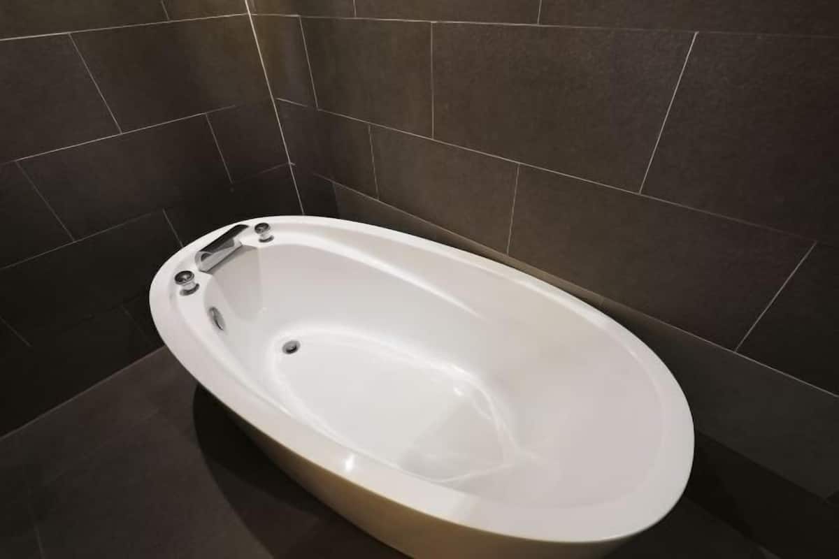 Bathroom | Free toiletries, hair dryer, bathrobes, slippers