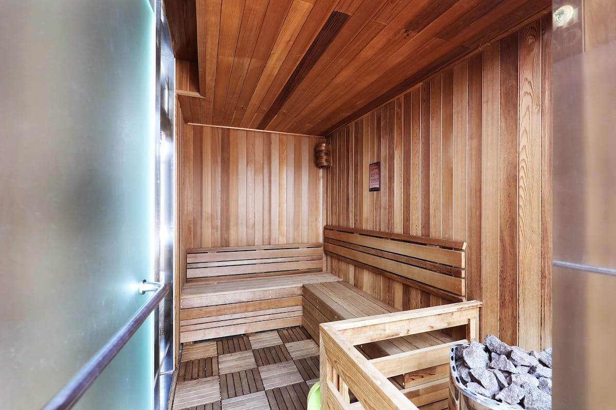 Cacao VIP (Air purifier, Styler) | Living area | 52-inch LED TV with digital channels, TV, Netflix