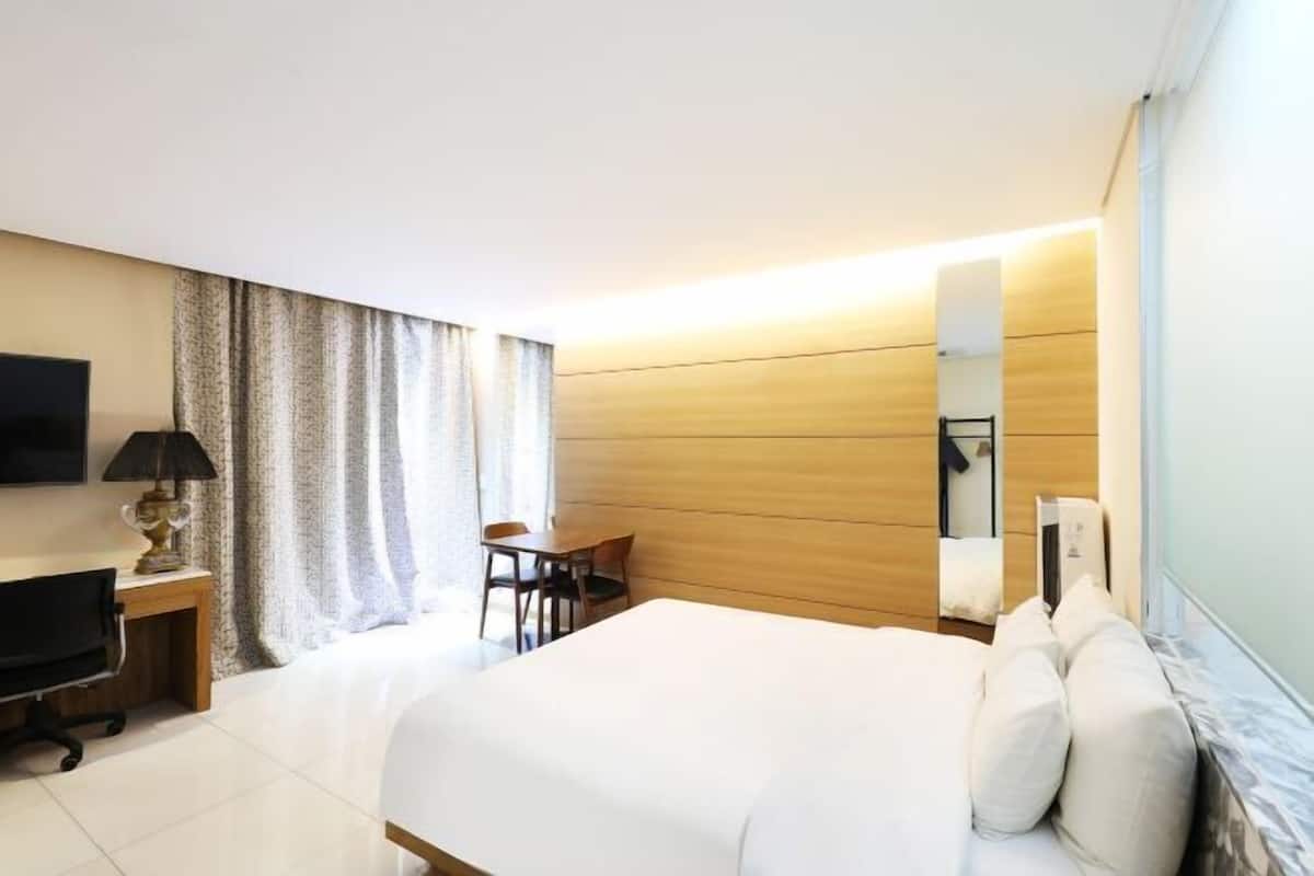 1 bedroom, down comforters, blackout drapes, free WiFi