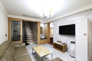 52-inch LED TV with digital channels, TV, Netflix - Sorae Tourist Hotel Cacao (Incheon)