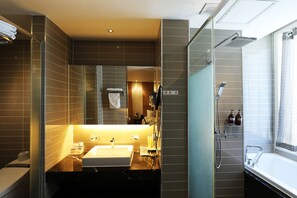 Cacao Suite (Air purifier, Styler) | Bathroom | Free toiletries, hair dryer, bathrobes, slippers