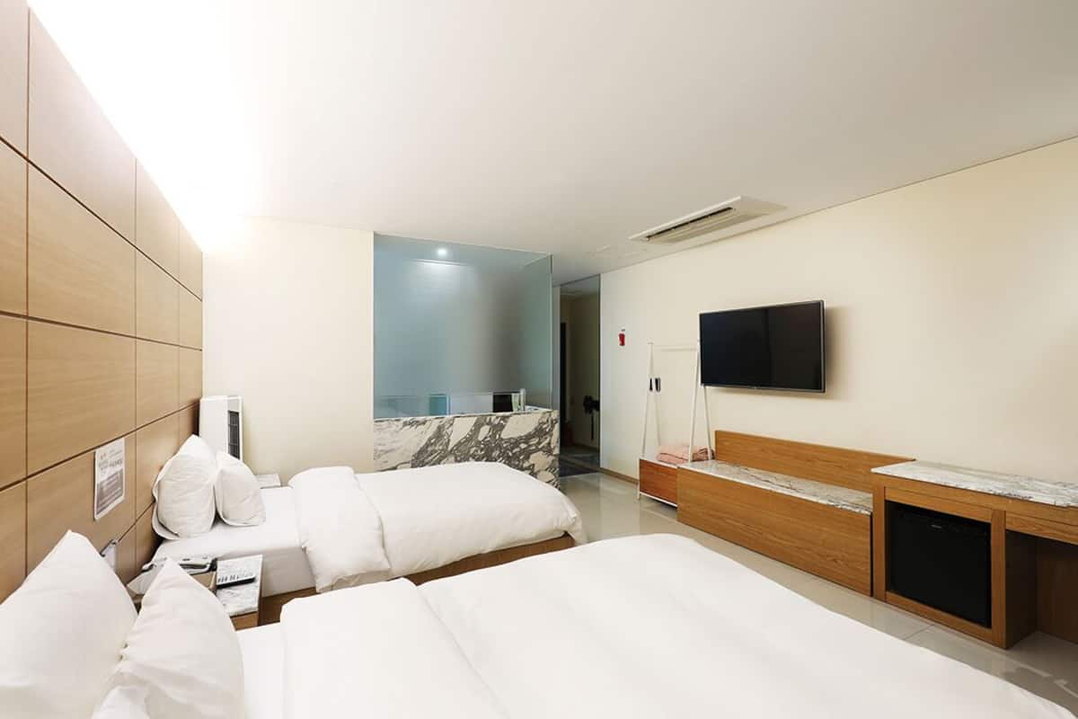 Standard Twin (Air purifier) | 1 bedroom, down comforters, blackout drapes, free WiFi