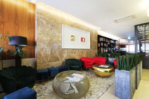 Lobby sitting area - Sorae Tourist Hotel Cacao (Incheon)